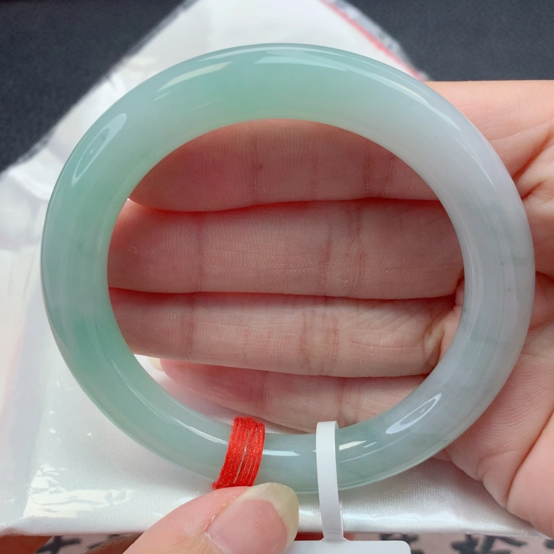 翡翠未镶嵌手镯56圆条 晴绿底半山水意境