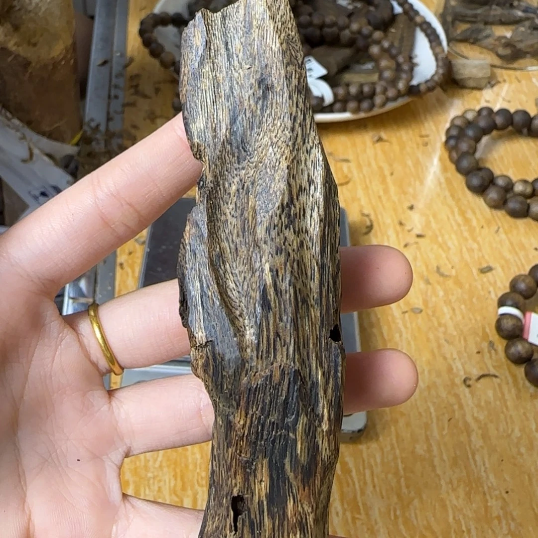 沉香沉香碎屑绿棋蓝宝石虫漏23g