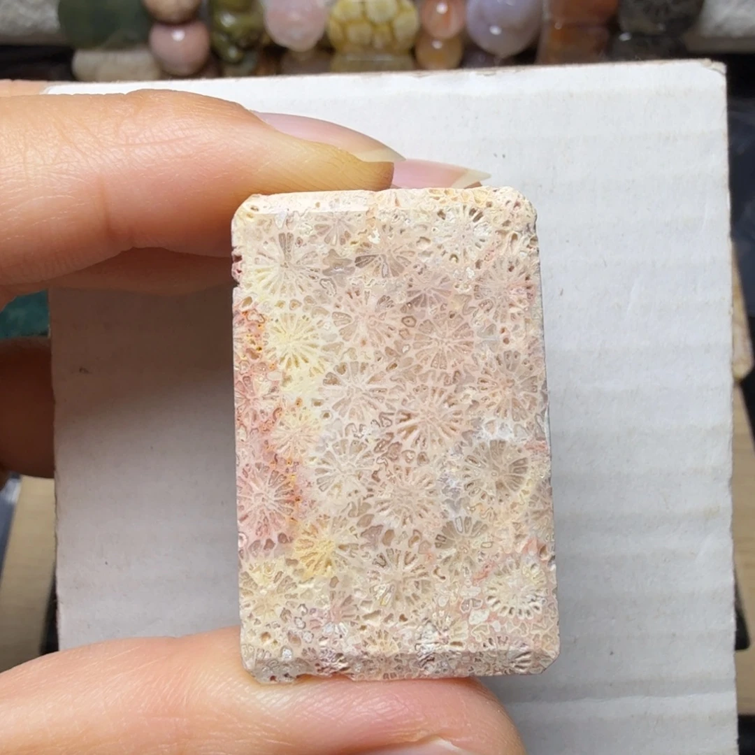 硅化玉未镶嵌闪闪的粉黄骨骼花