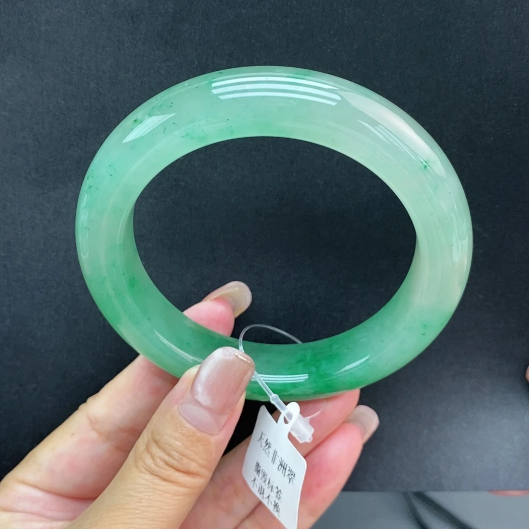 浮***云未镶嵌手镯石英质玉