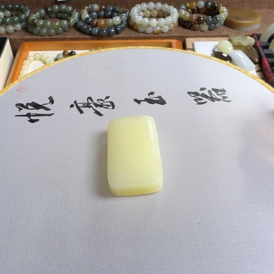 沈***疼和田玉未镶嵌颈饰