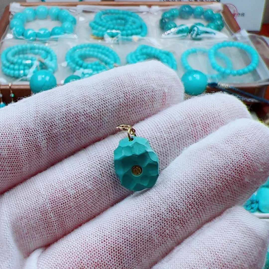 绿松石未镶嵌挂件1个