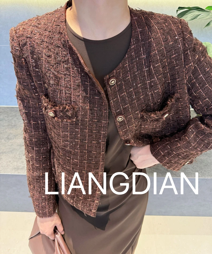 毛边排扣小香外套