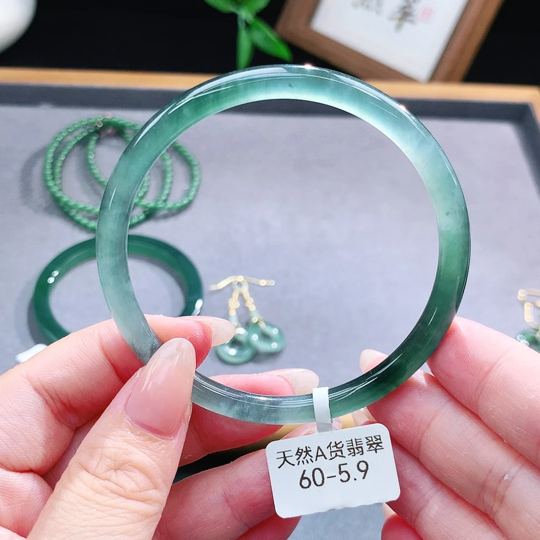 翡翠手镯（圆镯）未镶嵌