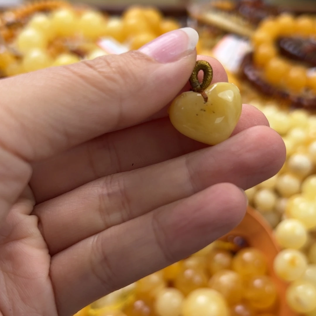 未镶嵌琥珀珠宝奇石