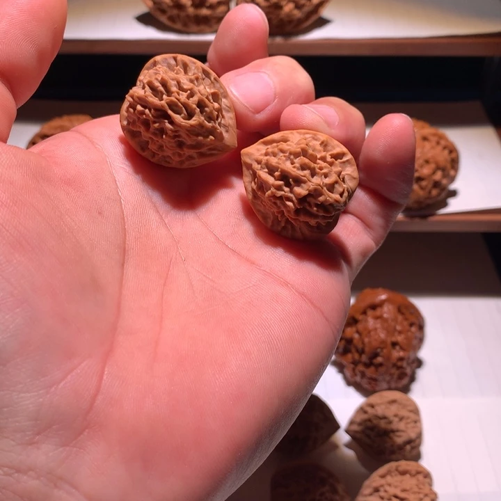 文玩核桃吊坠金山