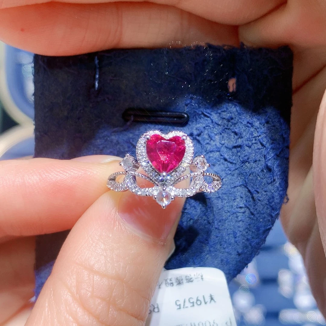 【闪购商品】铂Pt900镶嵌0尖晶石爱心皇冠戒指