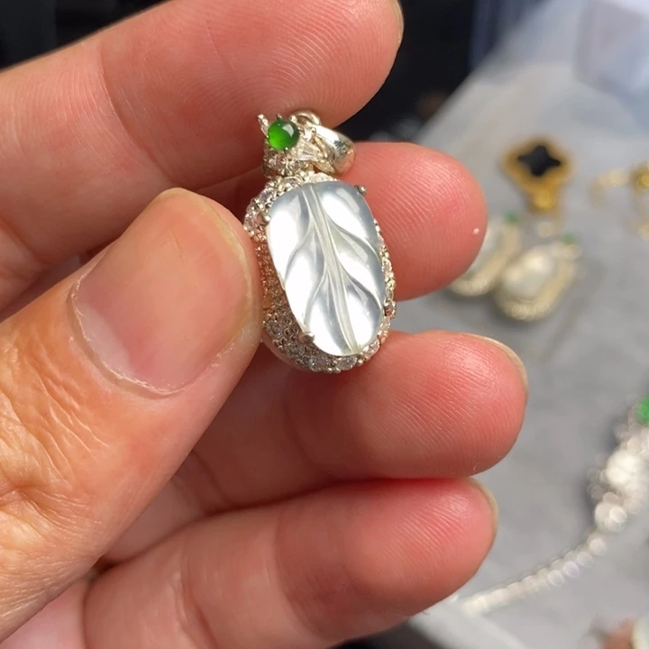 翡翠未镶嵌戒指茅台白玻璃叶子