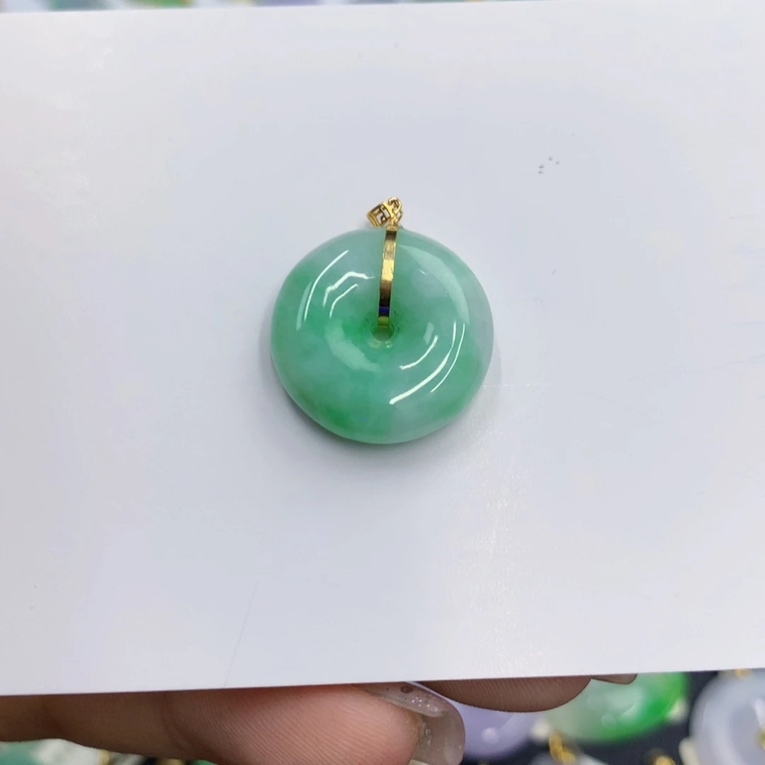 翡翠18K金镶嵌颈饰翡翠