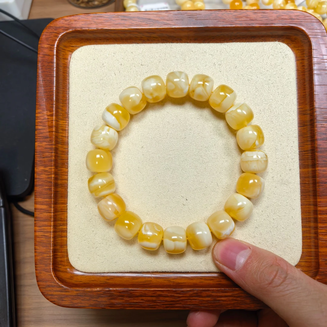 12.3金瓷白老型蜜蜡手串22.2克