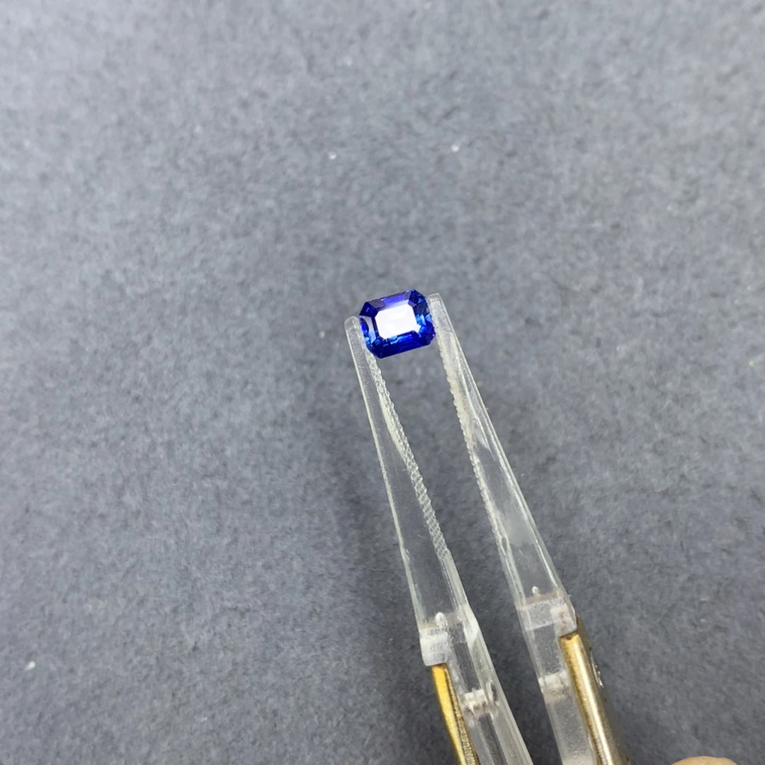 蓝宝石裸石0.75ct皇家蓝