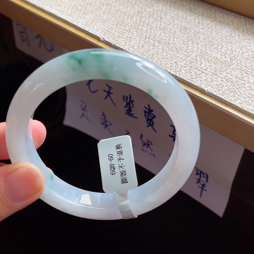翡翠手镯未镶嵌手镯