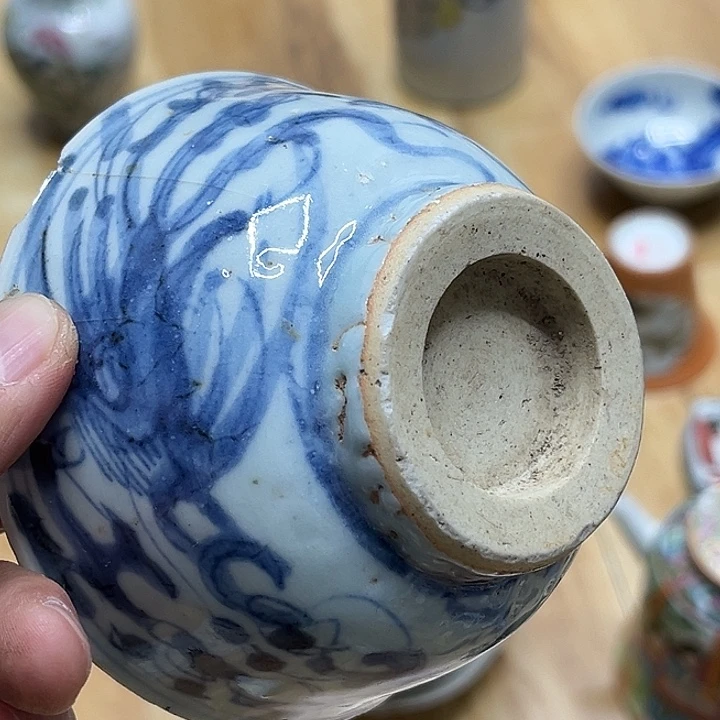 看***着瓷片精美的陶瓷摆件……