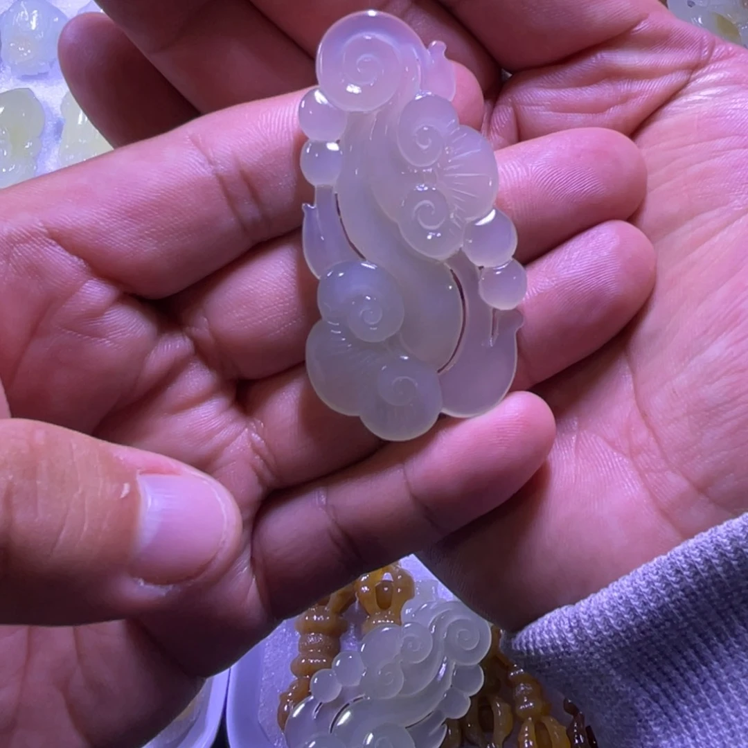 未镶嵌和田玉（糖玉）挂件