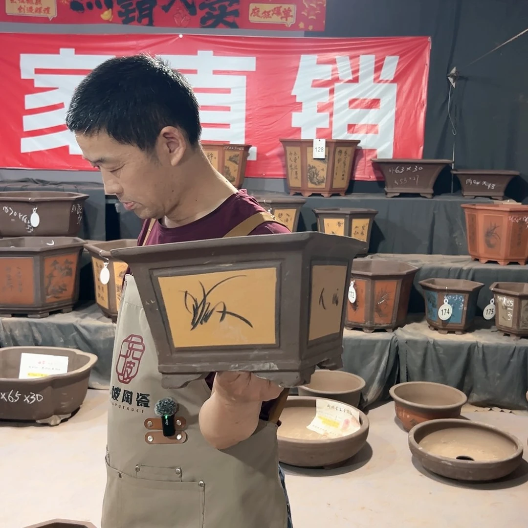 线宽四方小号三个黄色