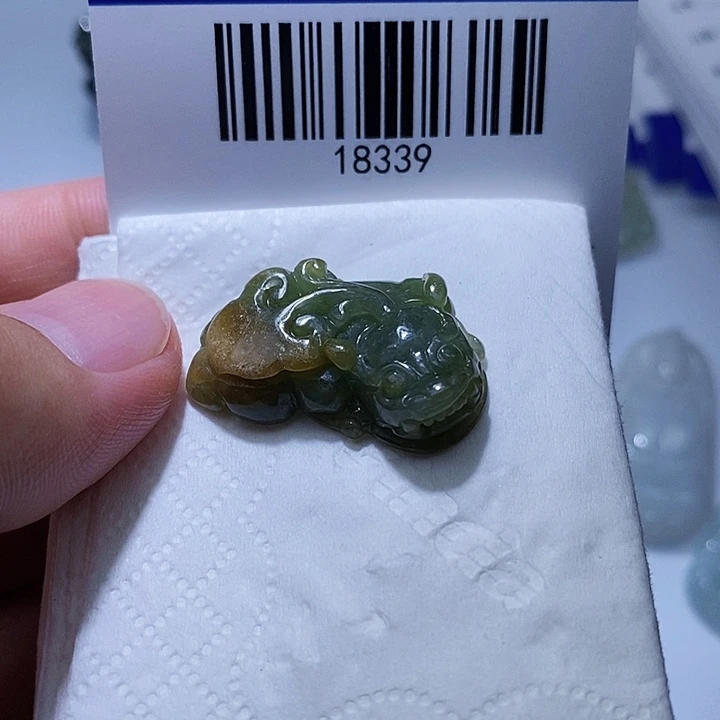 颈饰未镶嵌翡翠天光墟翡翠市场现金代购