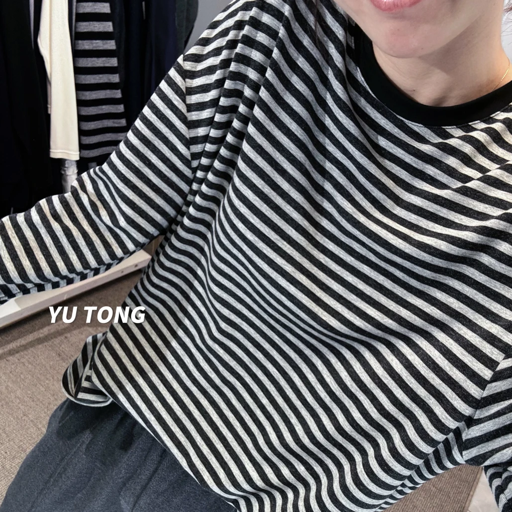 YU TONG 灰条松弛T