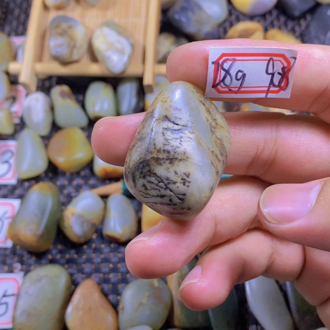 颈饰未镶嵌和田玉（糖玉）
