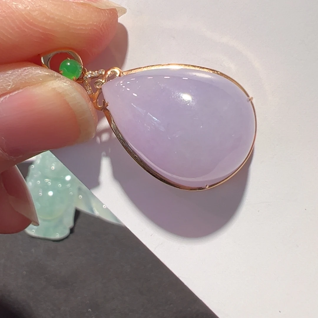 翡翠18K金镶嵌颈饰吊坠