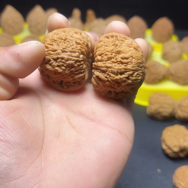 ****把件文玩核桃拉丝球疆43尺6