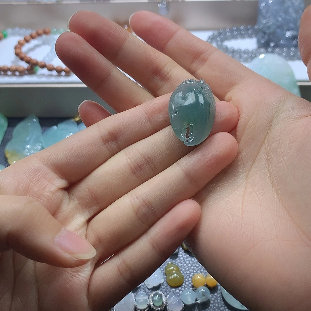 翡翠未镶嵌颈饰蟹钳