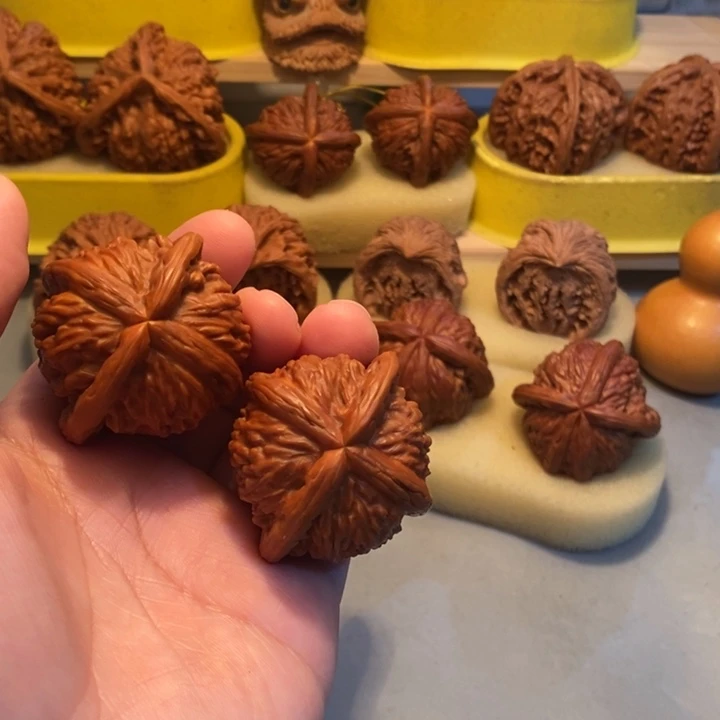 帝***四文玩核桃吊坠jjhhnbnnnn