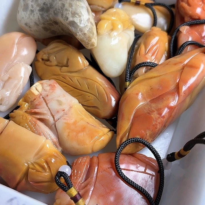 寿山石憨***香老挝石素质