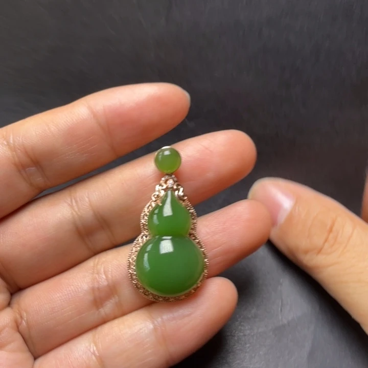 和田玉（碧玉）18K金镶嵌颈饰