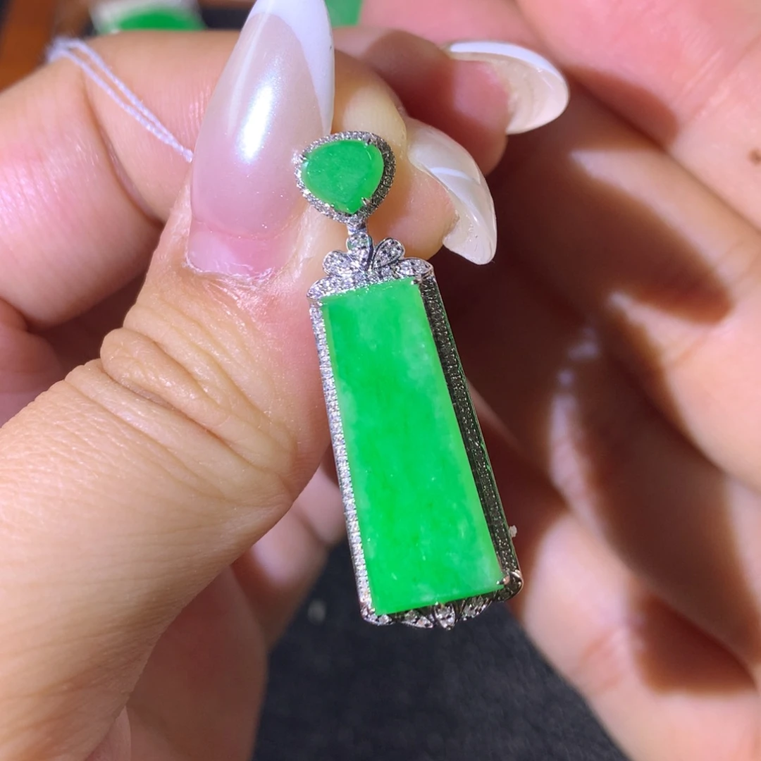 颈饰18K金镶嵌翡翠翡翠