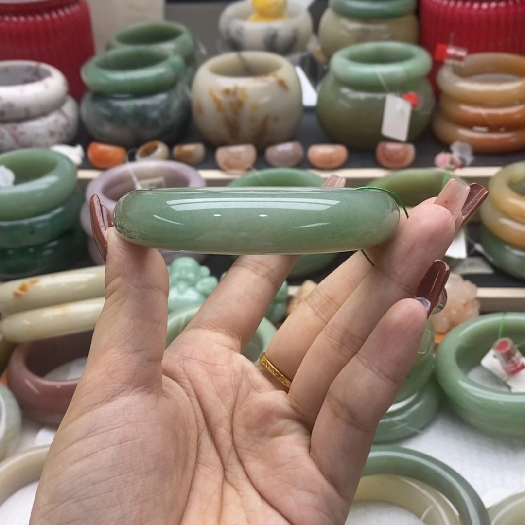 石英岩玉未镶嵌手镯