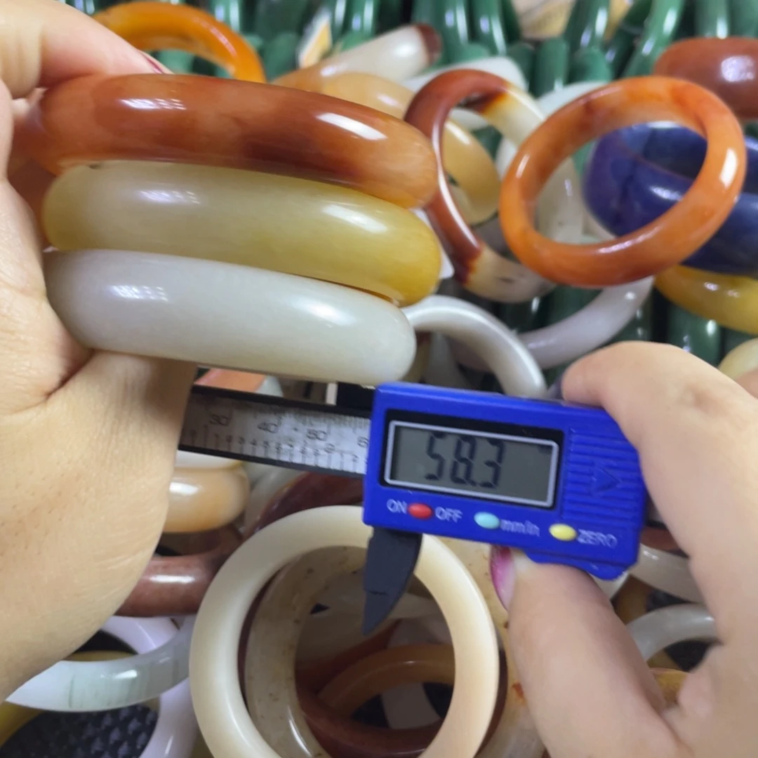 石英质玉未镶嵌手镯