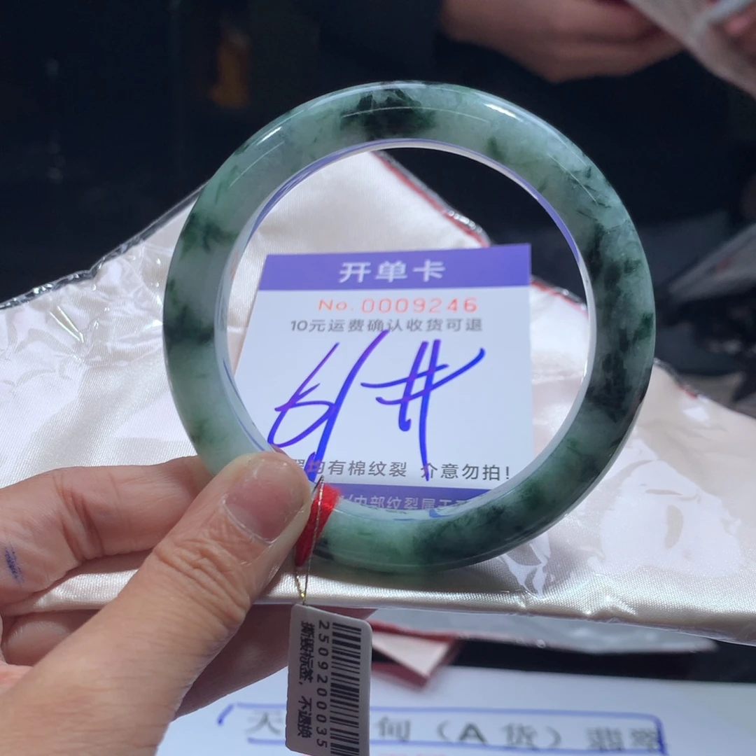 翡翠未镶嵌手镯vc