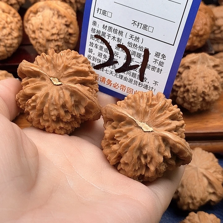 吊坠桃核满天星狮子头47