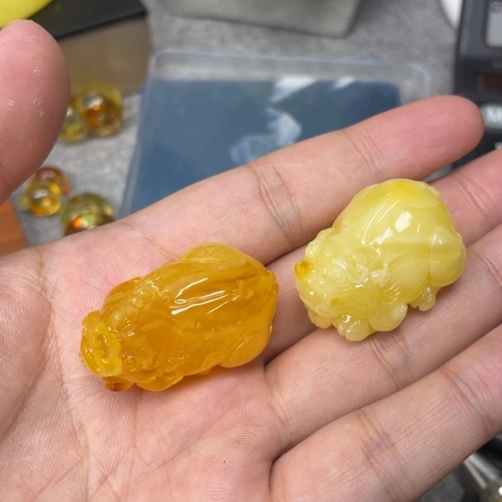 韦****琥珀未镶嵌珠宝奇石