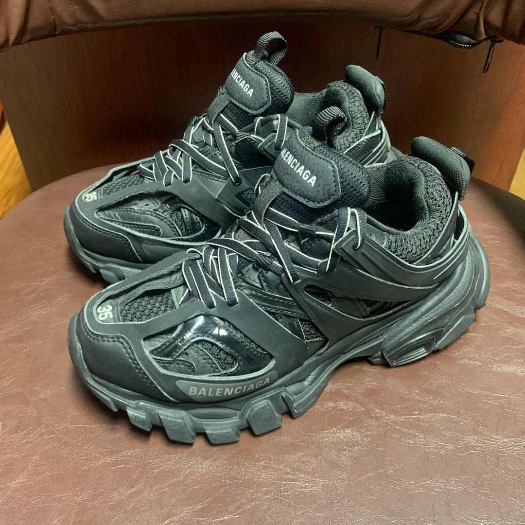 99新  鞋 巴黎世家 Track 35码 成色很新