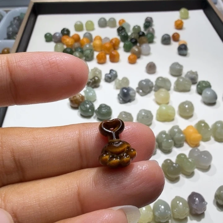 璐***璐未镶嵌和田玉珠宝半成品
