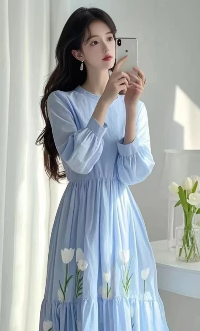 2025春富家千金高级感穿搭小众减龄收腰超好看蓝色印花连衣裙女装