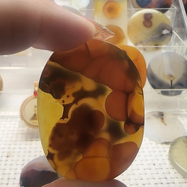 玛瑙/玉髓未镶嵌珠宝奇石