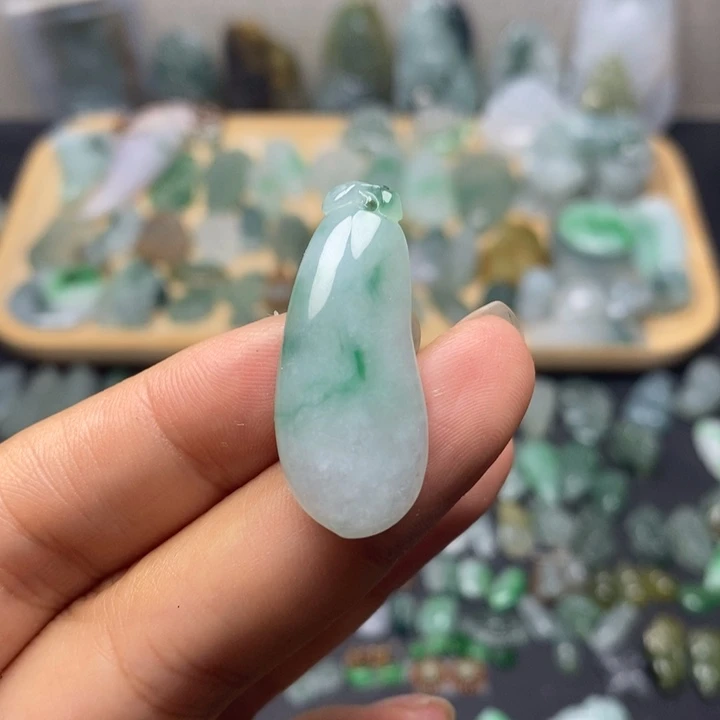颈饰未镶嵌翡翠福瓜
