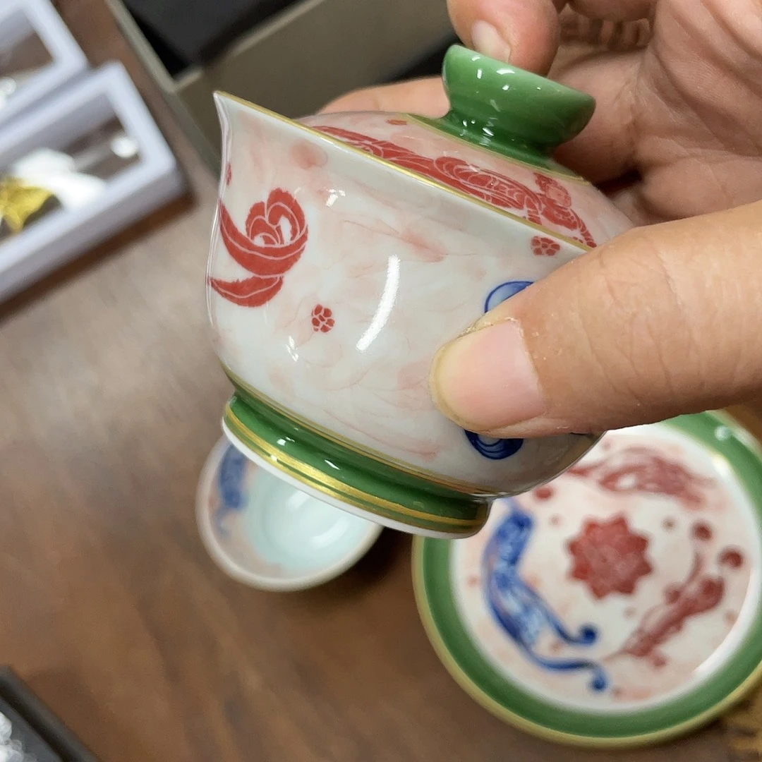 大***宝搪瓷杯子里还有很多东西