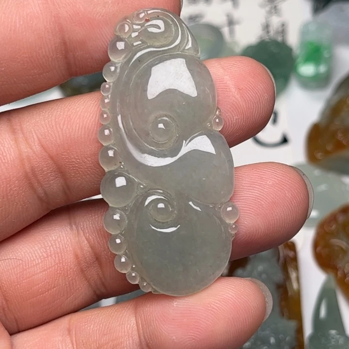 翡翠未镶嵌颈饰如意