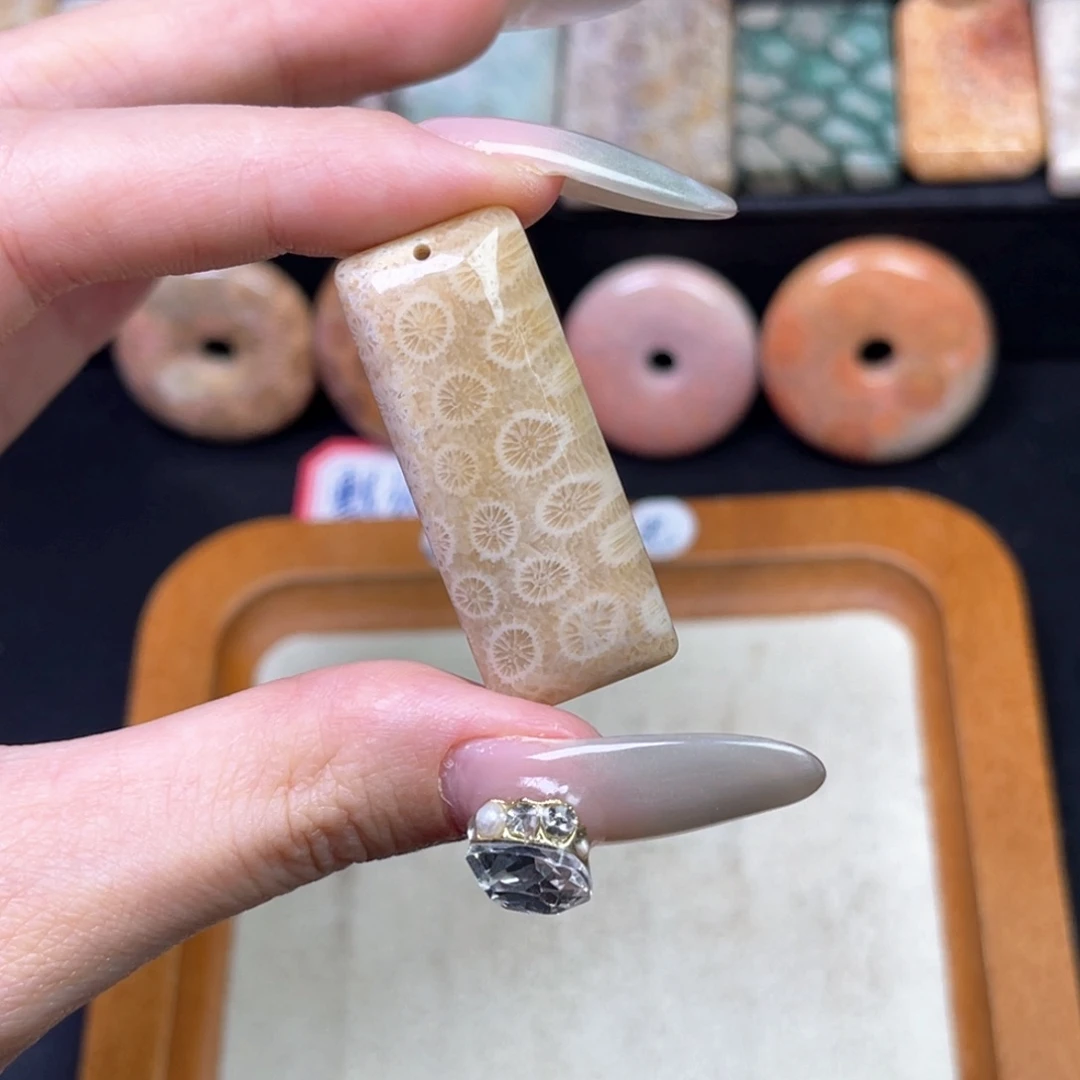 硅化珊瑚（珊瑚玉）吊坠未镶嵌