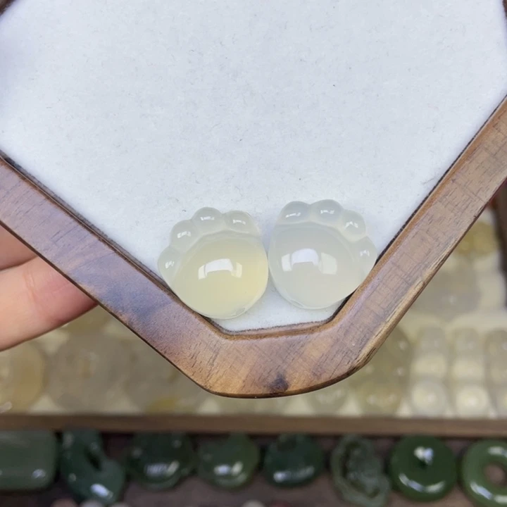 玛瑙/玉髓未镶嵌颈饰猫爪一个