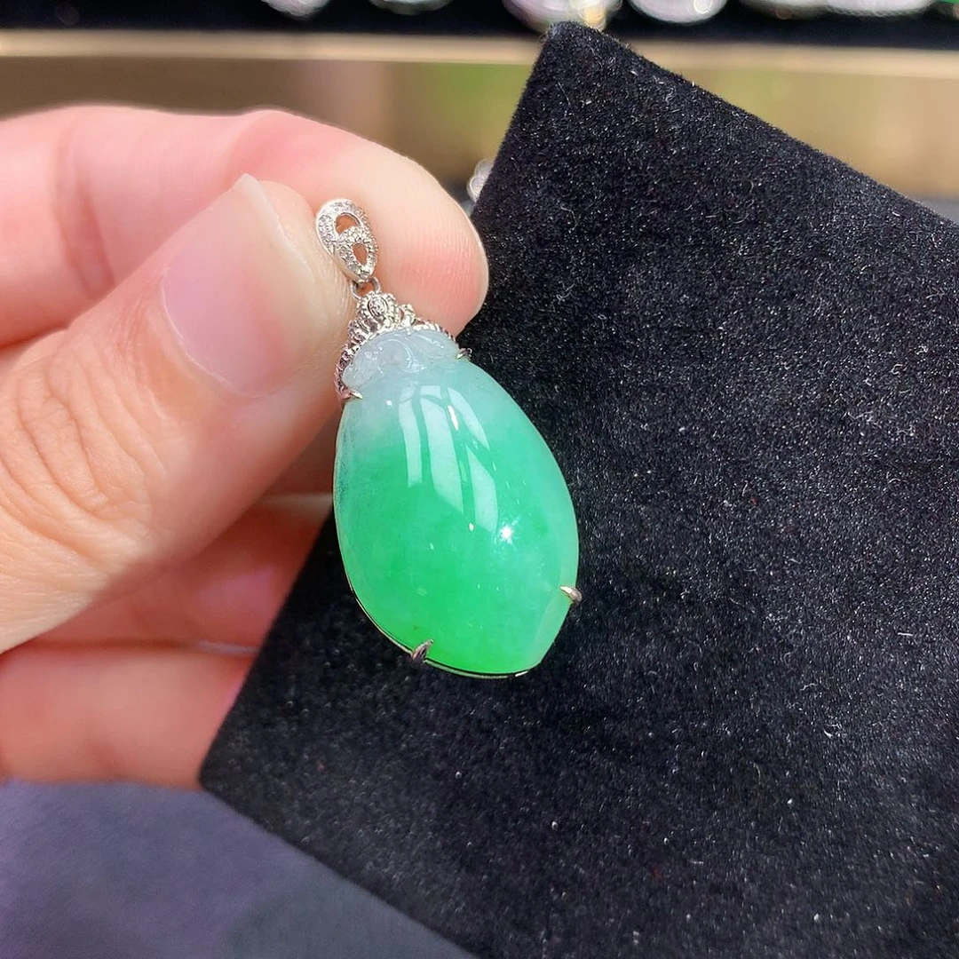 翡翠18K金镶嵌颈饰