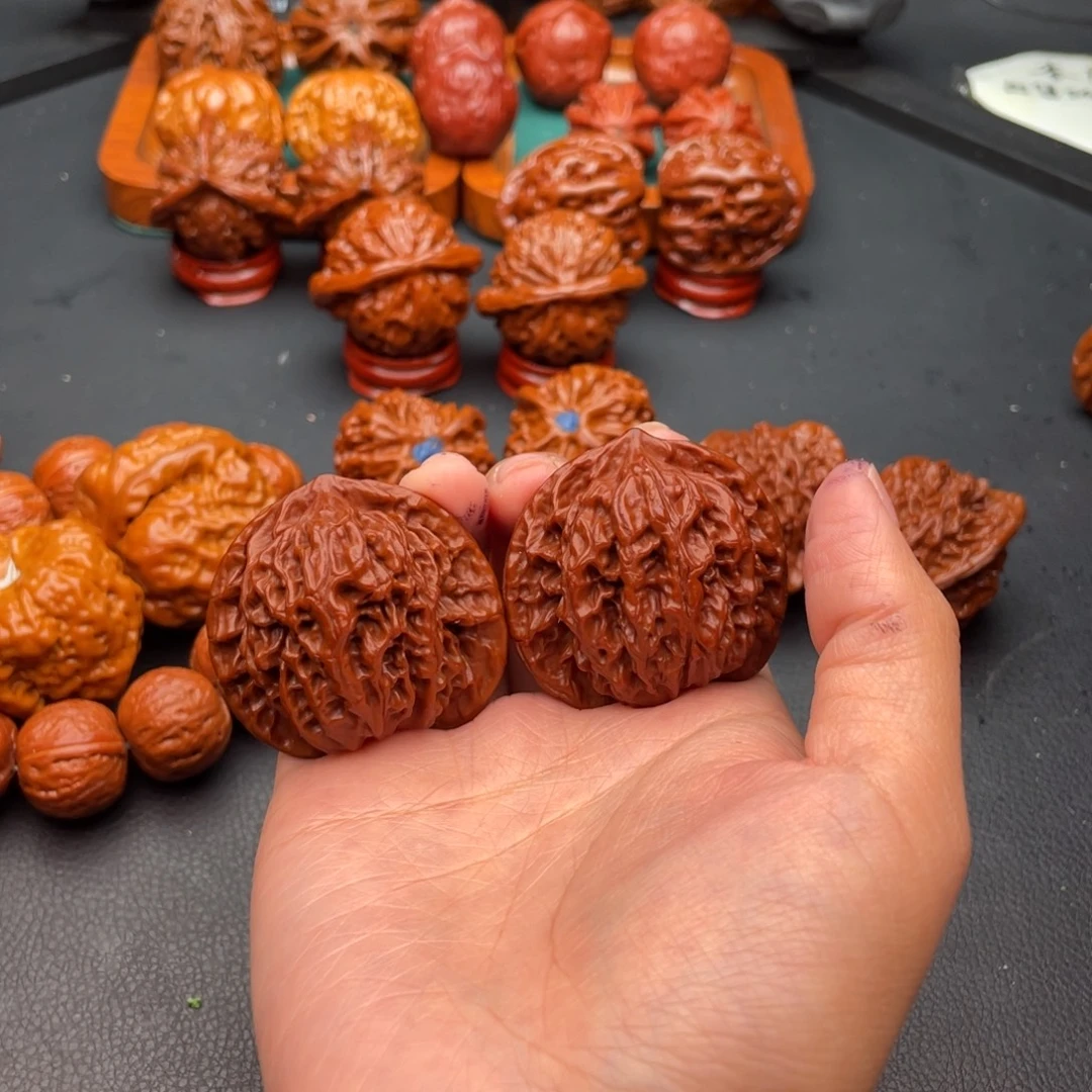 趙***.文玩核桃把件盘龙纹