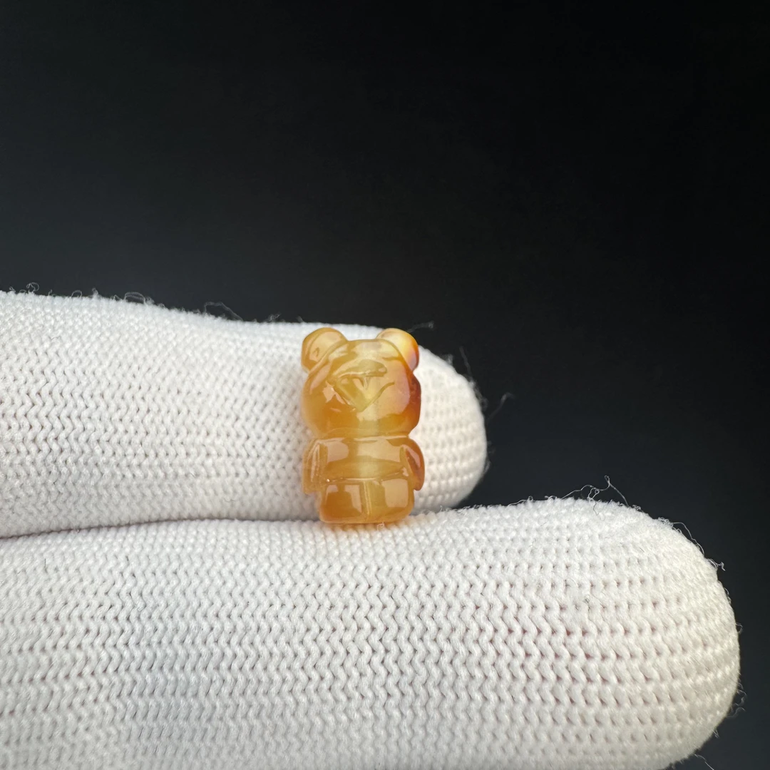 J9528天然原矿蜜蜡 雕刻小熊9.7*15.5*6.9mm支持复检假一罚十