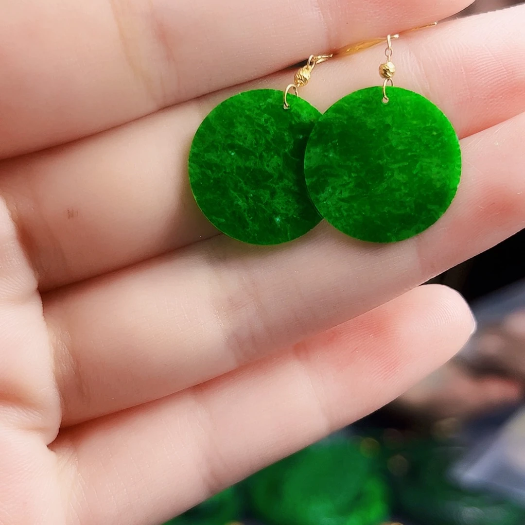 颈饰18K金镶嵌翡翠多样性