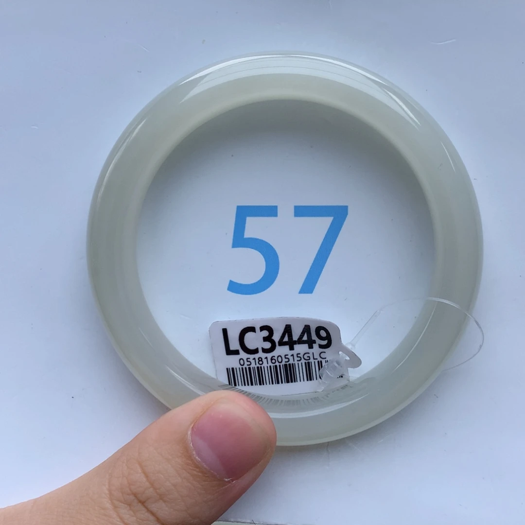 初***笑和田玉手镯未镶嵌