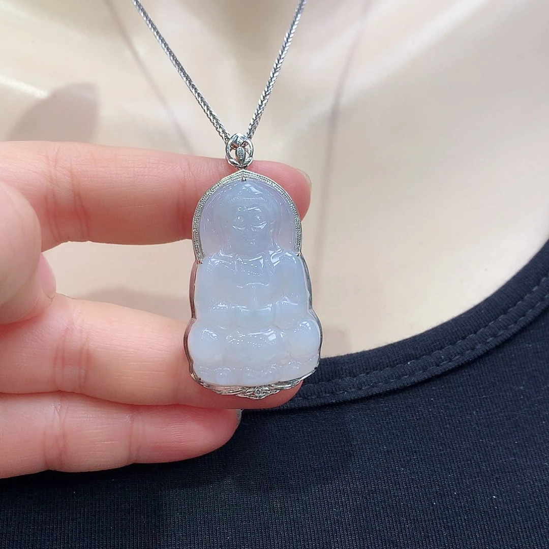 翡翠18K金镶嵌颈饰观音