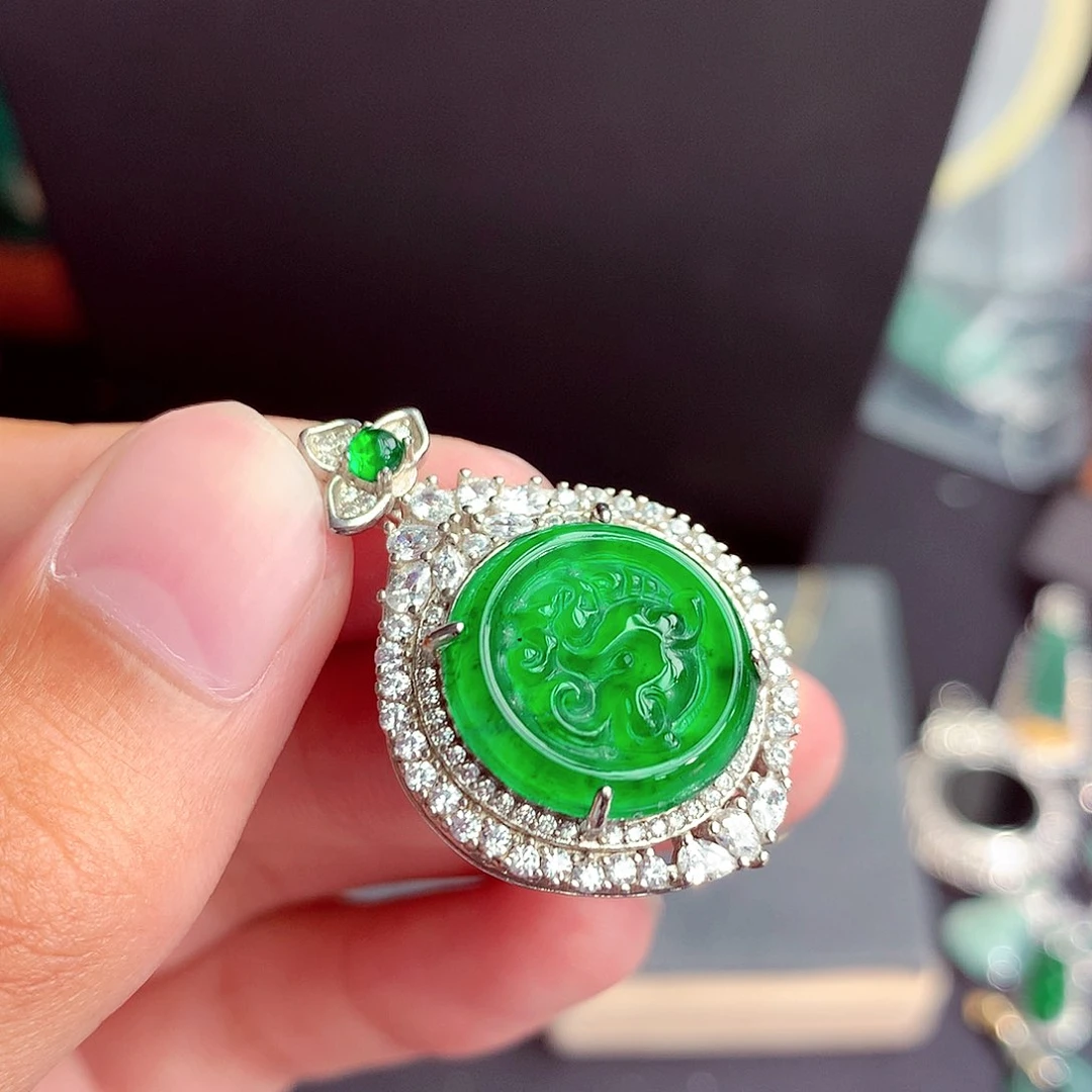 翡翠未镶嵌颈饰挂件